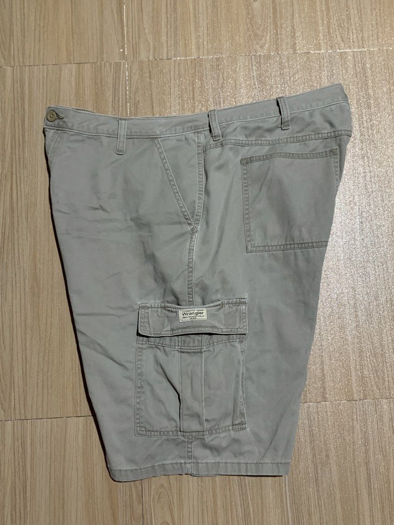 Wrangler Cargo Short (Category: Shorts) located in Calamba. Submitted by thriftopia25 (Listing ID 1461478408, Image 2). Description: Dm for more info.