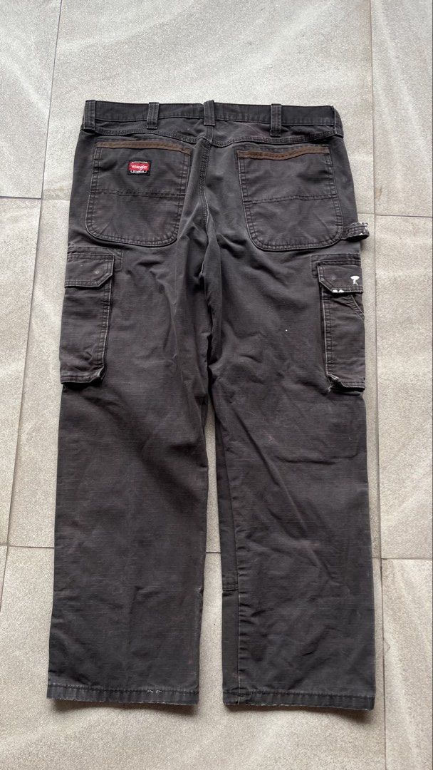 Wrangler Cargo Work Pants Dark Grey (Category: Jeans) located in Cabuyao City. Submitted by bulandos (Listing ID 1461426925, Image 1). Description: - Brand: Wrangler - Color: Dark Grey - Style: Cargo Pants / Workwear - Features: Multiple pockets, reinforced stitching - Condition: Used, with paint marks and signs of wear consistent with work pants - Ideal for: Projects, work, or casual wear.