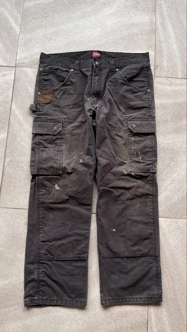 Wrangler Cargo Work Pants Dark Grey (Category: Jeans) located in Cabuyao City. Submitted by bulandos (Listing ID 1461426925, Image 2). Description: - Brand: Wrangler - Color: Dark Grey - Style: Cargo Pants / Workwear - Features: Multiple pockets, reinforced stitching - Condition: Used, with paint marks and signs of wear consistent with work pants - Ideal for: Projects, work, or casual wear.