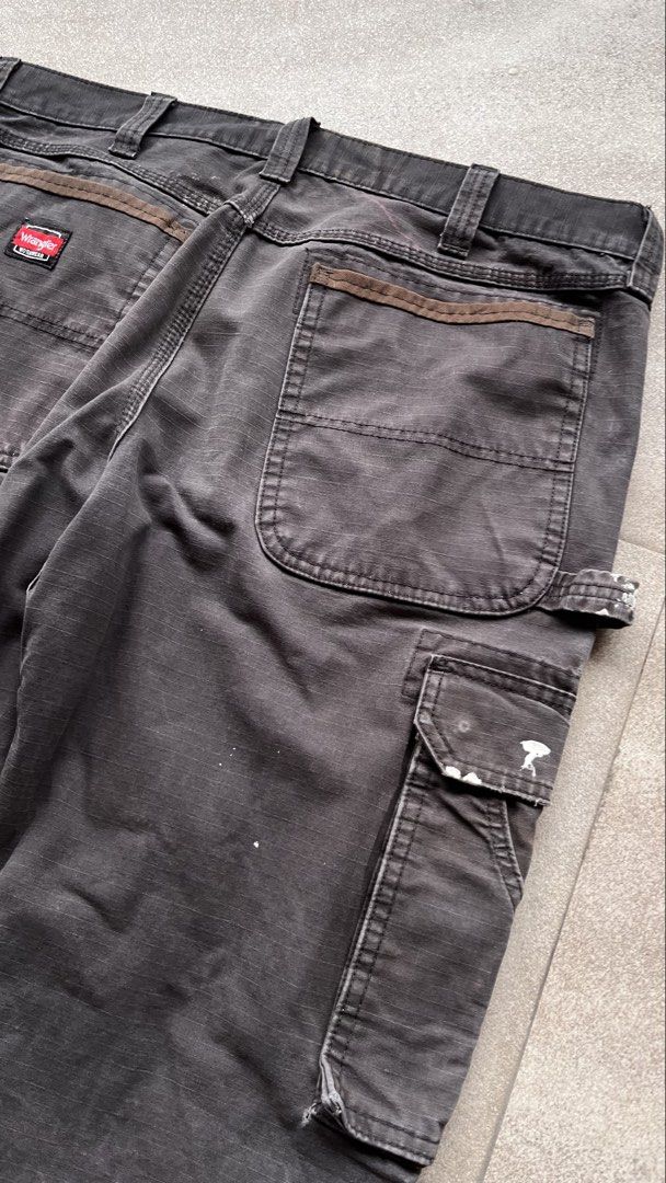 Wrangler Cargo Work Pants Dark Grey (Category: Jeans) located in Cabuyao City. Submitted by bulandos (Listing ID 1461426925, Image 3). Description: - Brand: Wrangler - Color: Dark Grey - Style: Cargo Pants / Workwear - Features: Multiple pockets, reinforced stitching - Condition: Used, with paint marks and signs of wear consistent with work pants - Ideal for: Projects, work, or casual wear.