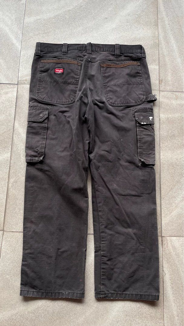 Wrangler workwear cargo/carpenter pants (Category: Jeans) located in Cabuyao City. Submitted by kisyana (Listing ID 1461425435, Image 1). Description: .