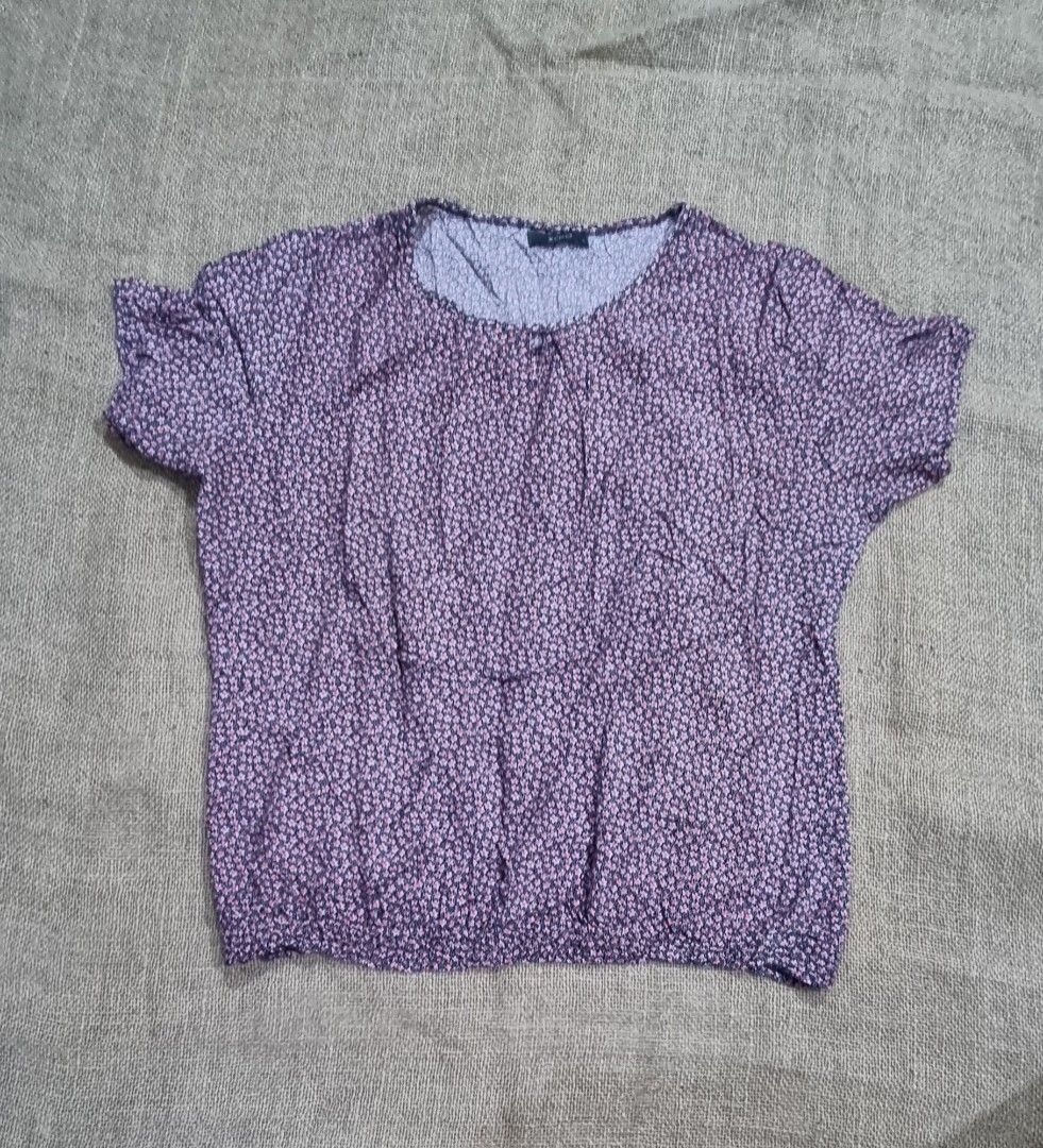 Xara floral blouse (Category: Blouses) located in San Jose del Monte. Submitted by angelsnest (Listing ID 1461461950, Image 1). Description: Padala from Japan not stretchable fits L-XL 24"W (bust) garterized waist band (pls see last pic) rfs: too tight on me Gcash, Maya, Bank transfer.