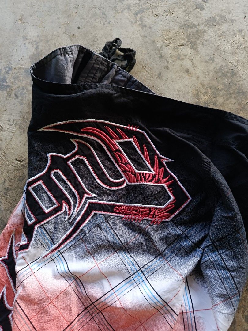 Y2k Billabong (Category: Swim Trunks & Board Shorts) located in Narra. Submitted by davidddyyy (Listing ID 1461350366, Image 3). Description: Size 34 lightly used fresh from bale need wash 1500 free shipping.
