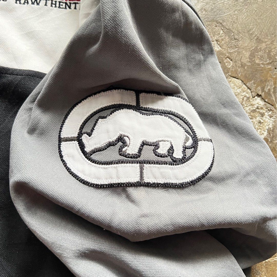 Y2k Ecko Untld - Full Zip Track Jacket (Category: Hoodies) located in Pasig City. Submitted by sound.racks (Listing ID 1461370429, Image 3). Description: Y2k Ecko Untld - Full Zip Track Jacket - Dimes:W27xL32 - Issue:minimal check last pic - Heavyweight cotton ₱800 +Shipping Fee.