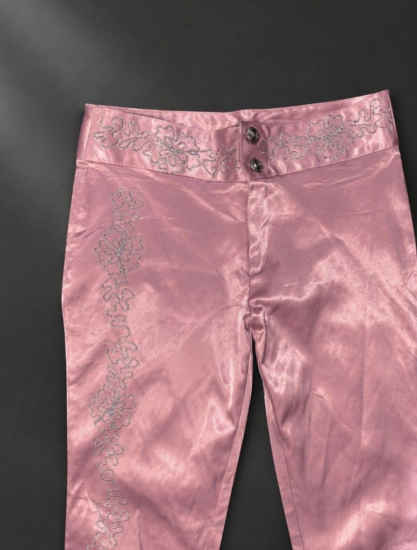 Y2k Flared pants (Category: Other Bottoms) located in Manila. Submitted by jozelann (Listing ID 1461446784, Image 2). Description: .