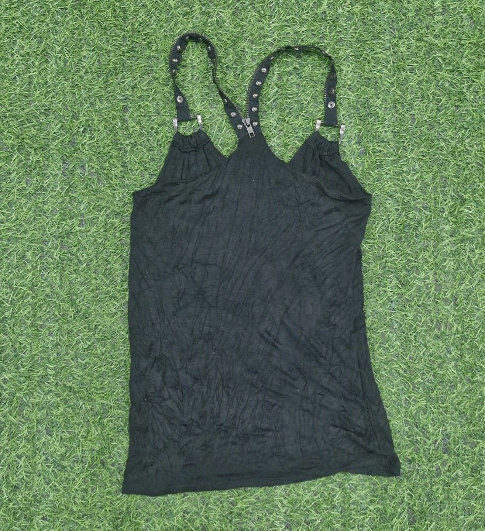 Y2k Ghost or harlem sleeve less metal (Category: Sleeveless) located in Pili. Submitted by the_g_thrift (Listing ID 1461446600, Image 2). Description: size medium on tag dimes: 13 x 18 good condition issue to holes at the back.