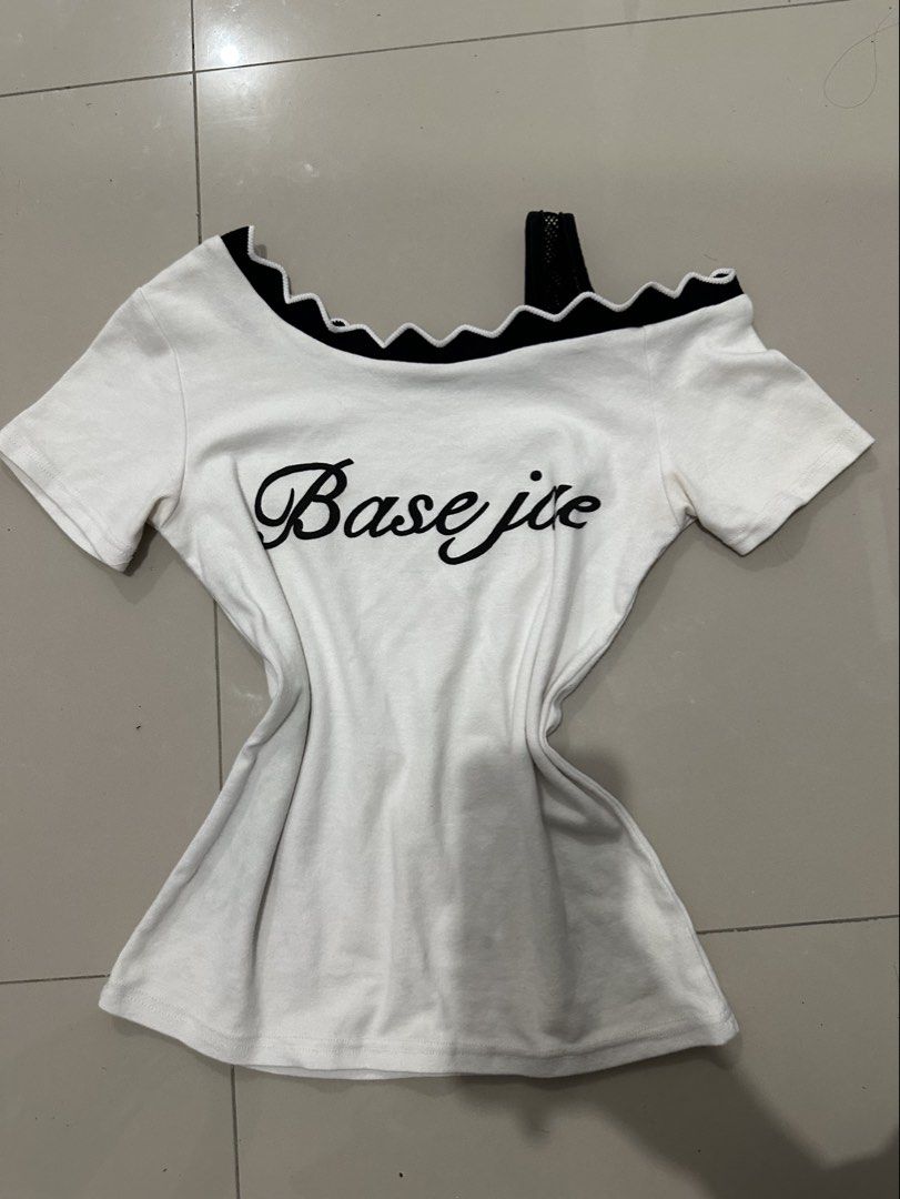 Y2k top (Category: Blouses) located in Bulacan. Submitted by styl4r (Listing ID 1461507280, Image 1). Description: .