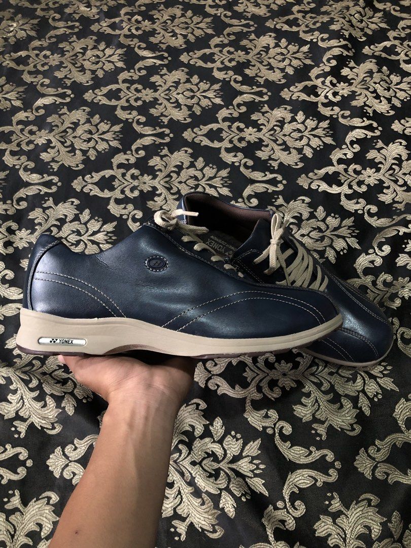 Yonex Power Cushion MC30 Walking (Category: Casual Shoes) located in Dipolog. Submitted by sellgoodsitem_2k23 (Listing ID 1461493056, Image 3). Description: Size:26.0 Eur:40.5 Goodcondition .