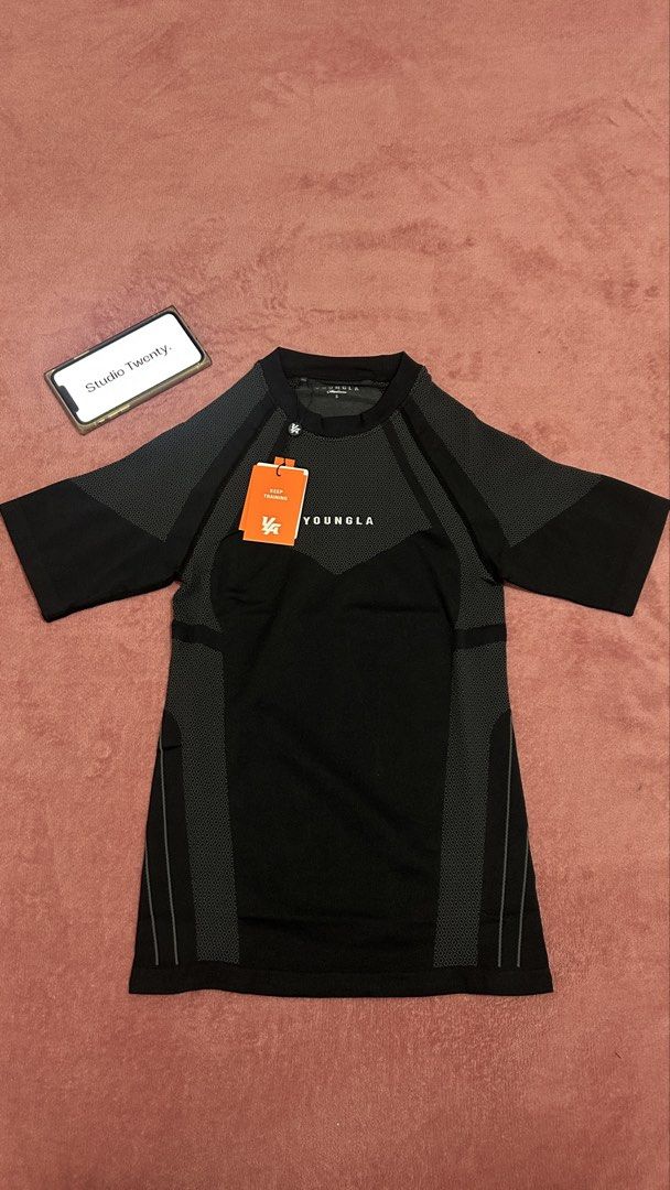 YoungLa Apex Compression Shirt (Category: Activewear) located in Pasay City. Submitted by studio_twentyph (Listing ID 1461389276, Image 3). Description: YoungLa Apex Compression Shirt Size Small Black Colorway @Studio_twentyph on instagram for more deals!.