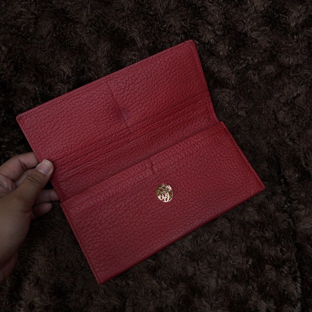 Yurie Nitani Red Long Wallet (Category: Wallets & Card holders) located in Naga. Submitted by helloitsk20594 (Listing ID 1461379133, Image 3). Description: 𝙂𝙀𝙉𝙐𝙄𝙉𝙀 𝙊𝙎𝙏𝙍𝙄𝘾𝙃 𝙎𝙆𝙄𝙉 𝙎𝙇𝙄𝙉𝙂 𝘽𝘼𝙂 🏷️ 𝙈𝙄𝙉𝙀: ₱450 𝑪𝒐𝒏𝒅𝒊𝒕𝒊𝒐𝒏: 9/10 condition 𝙄𝙨𝙨𝙪𝙚/𝙨: minimal leather transfer 𝘿𝙞𝙢𝙚𝙣𝙨𝙞𝙤𝙣𝙨: 4 x 8 inches ————𝗠𝗨𝗦𝗧 𝗥𝗘𝗔𝗗!———— 📌𝙋𝙡𝙚𝙖𝙨𝙚 𝙧𝙚𝙡𝙮 𝙤𝙣 𝙩𝙖𝙜𝙨 𝙤𝙧 𝙙𝙤 𝙮𝙤𝙪 𝙤𝙬𝙣 𝙧𝙚𝙨𝙚𝙖𝙧𝙘𝙝 📌