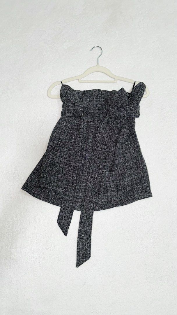 Zalora Basic Tweed Skirt with Belt (Category: Skirts) located in Manila. Submitted by mmilaomls (Listing ID 1461401389, Image 1). Description: Brand: ZALORA Basics Size: S Condition: Pre-loved, still in good condition Material: Tweed/textured fabric Details: Side zipper • Functional pockets • High waist • Mini length Super pretty nito in person! If you want a try on look kindly message me. .