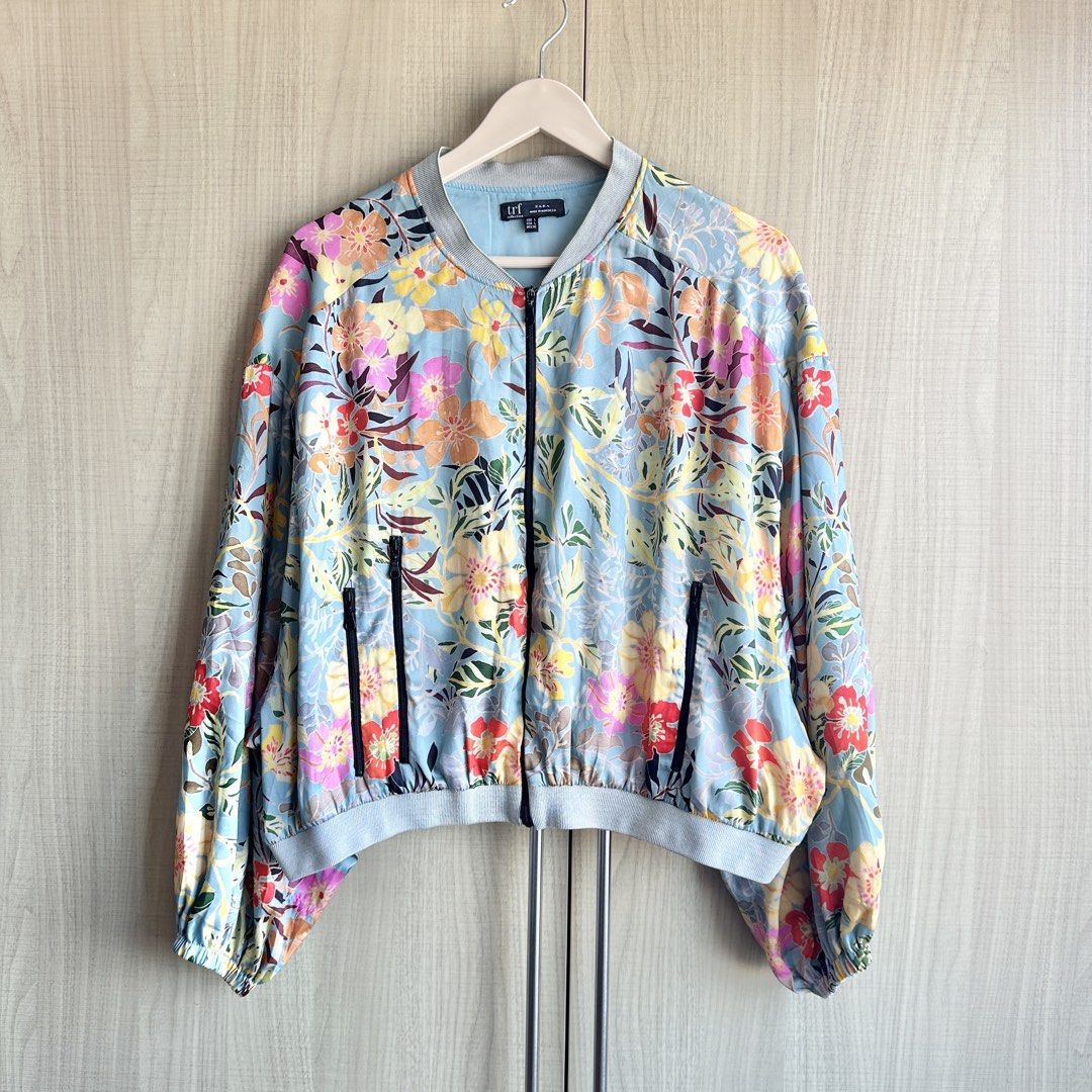 ZARA - Floral Satin Jacket (Category: Coats, Jackets and Outerwear) located in Makati City. Submitted by alilbitofeverything.ph (Listing ID 1461372984, Image 1). Description: 📍Makati Brand: Zara Size on tag: large No flaws.