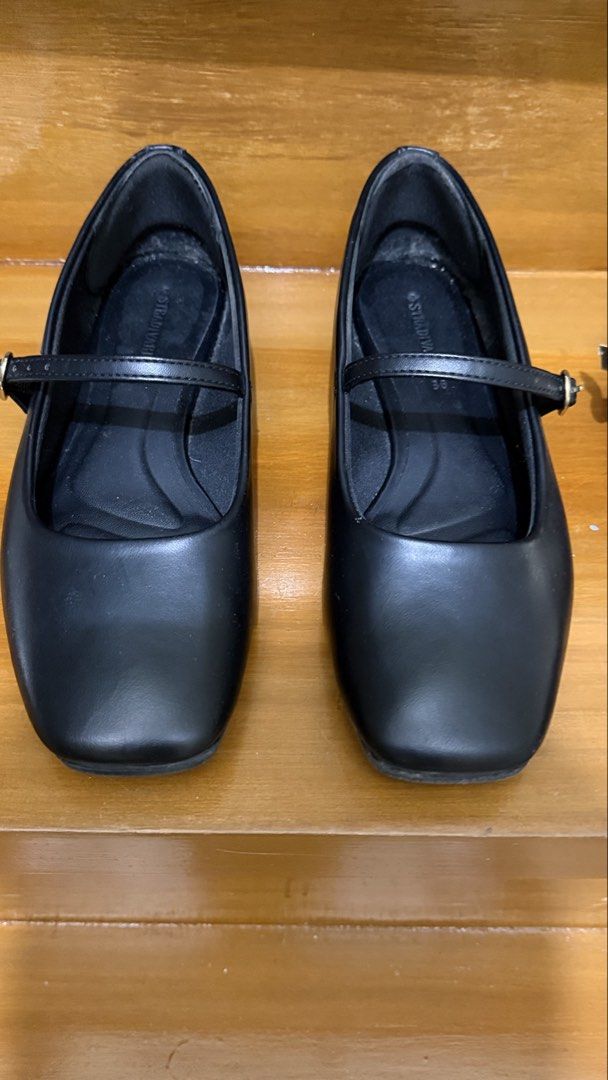 Zara and Stradivarius Ballet Flats (take all) (Category: Flats & Sandals) located in Manila. Submitted by hola.koala (Listing ID 1461554543, Image 3). Description: - Three pairs of stylish flats, all size 36 Black, Gold, and Silver Take all.