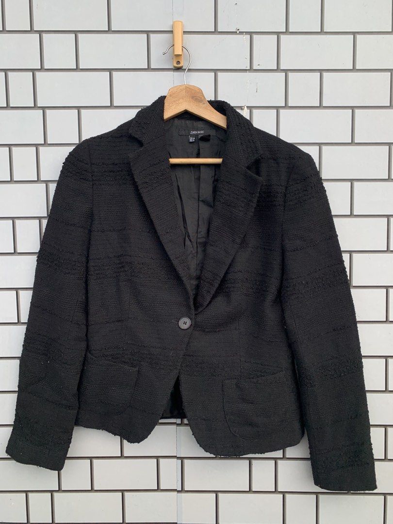 Zara Basic Blazer (Category: Coats, Jackets and Outerwear) located in Tumpat. Submitted by ry4n_store (Listing ID 1461377321, Image 1). Description: Saiz Tag :38 Pit :15.5 Labuh :21.5 Bahu :16 Tangan :23 Condition : 9/10 Defect : refer photo detail ( ) Postage DFOD JNT #65.