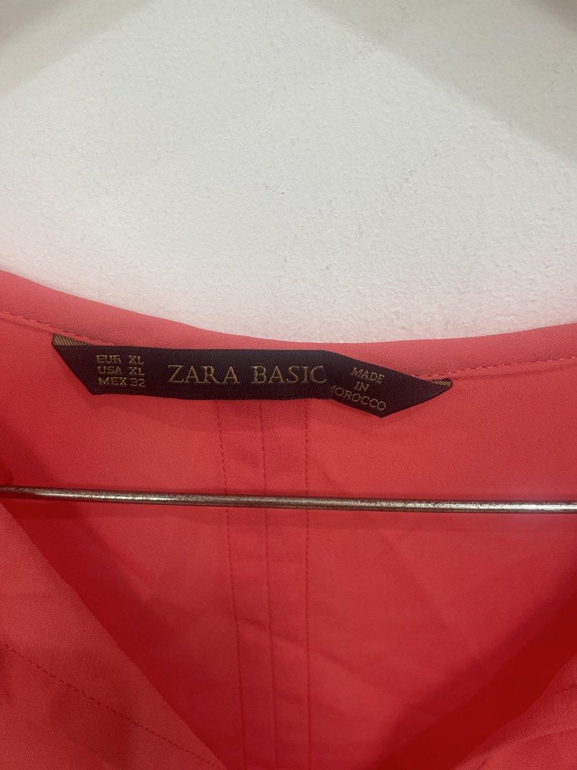 Zara Basic Coral V-Neck Long Sleeve Blouse (Category: Blouses) located in Las Pinas. Submitted by qcleopatrastrove (Listing ID 1461335086, Image 3). Description: *Relaxed fit *Versatile for casual or dressed-up looks Please manage your expectations. Thank you.🤎.