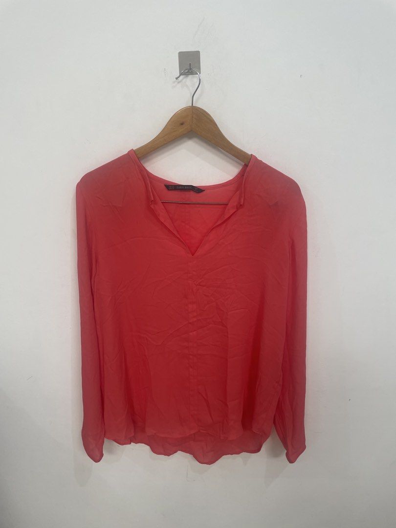 Zara Basic Coral V-Neck Long Sleeve Blouse (Category: Blouses) located in Las Pinas. Submitted by qcleopatrastrove (Listing ID 1461335086, Image 1). Description: *Relaxed fit *Versatile for casual or dressed-up looks Please manage your expectations. Thank you.🤎.