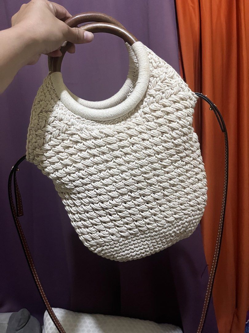 Zara Beach Bag (Category: Beach Bags) located in Paranaque City. Submitted by maineshar19 (Listing ID 1461481764, Image 1). Description: .