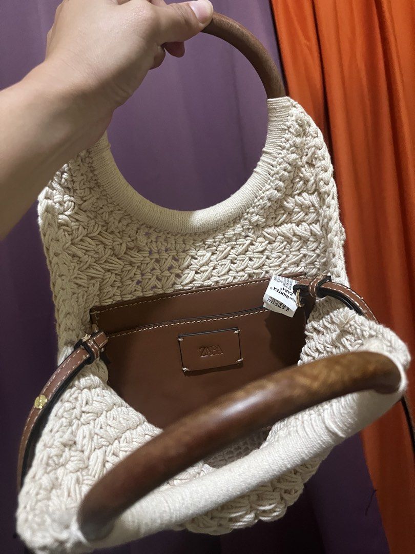 Zara Beach Bag (Category: Beach Bags) located in Paranaque City. Submitted by maineshar19 (Listing ID 1461481764, Image 2). Description: .