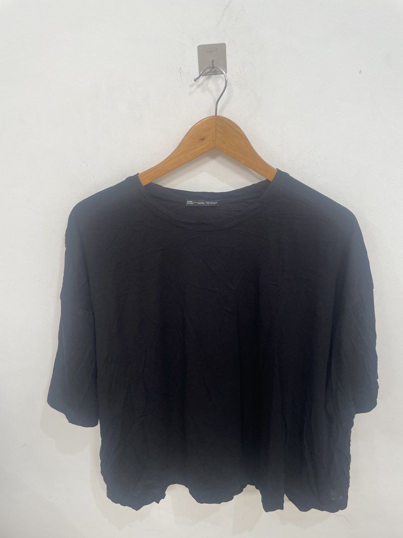 Zara Black Basic T-shirt (Category: Shirts) located in Las Pinas. Submitted by qcleopatrastrove (Listing ID 1461339984, Image 1). Description: *Cotton-Modal Blend *Versatile, great for everyday wear Please manage your expectations. Thank you.🤎.