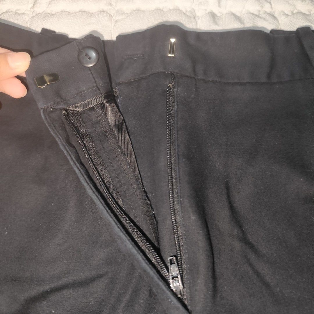 ZARA Black High Waisted Tailored Shorts (Category: Shorts) located in Bacolod City. Submitted by dearicawho.56 (Listing ID 1461472350, Image 3). Description: - Zara black tailored shorts - High-waisted fit - Zip and hook & eye closure - Two front pockets - One back pocket - Versatile for dressing up or down 📏 Measurements Waist: 30inches Length: 15 inches 🧾Mode of payment: 💙Gcash 💚GoTyme 🖤Maya 📍 Bacolod City. Negros Occidental .