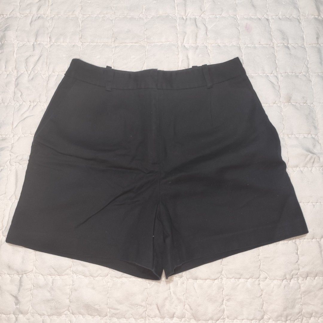 ZARA Black High Waisted Tailored Shorts (Category: Shorts) located in Bacolod City. Submitted by dearicawho.56 (Listing ID 1461472350, Image 1). Description: - Zara black tailored shorts - High-waisted fit - Zip and hook & eye closure - Two front pockets - One back pocket - Versatile for dressing up or down 📏 Measurements Waist: 30inches Length: 15 inches 🧾Mode of payment: 💙Gcash 💚GoTyme 🖤Maya 📍 Bacolod City. Negros Occidental .
