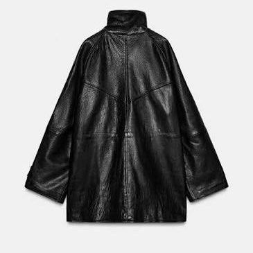 Zara Black Leather Oversized Jacket 黑色皮褸 （分類：外套及戶外衣服）位於 Hong Kong。 由 pochang513 提交（商品編號 1461424752，圖片 5）。簡介： ❤️全新有吊牌 /100% New & authentic with tag❤️ 原價original price HK$2299。
