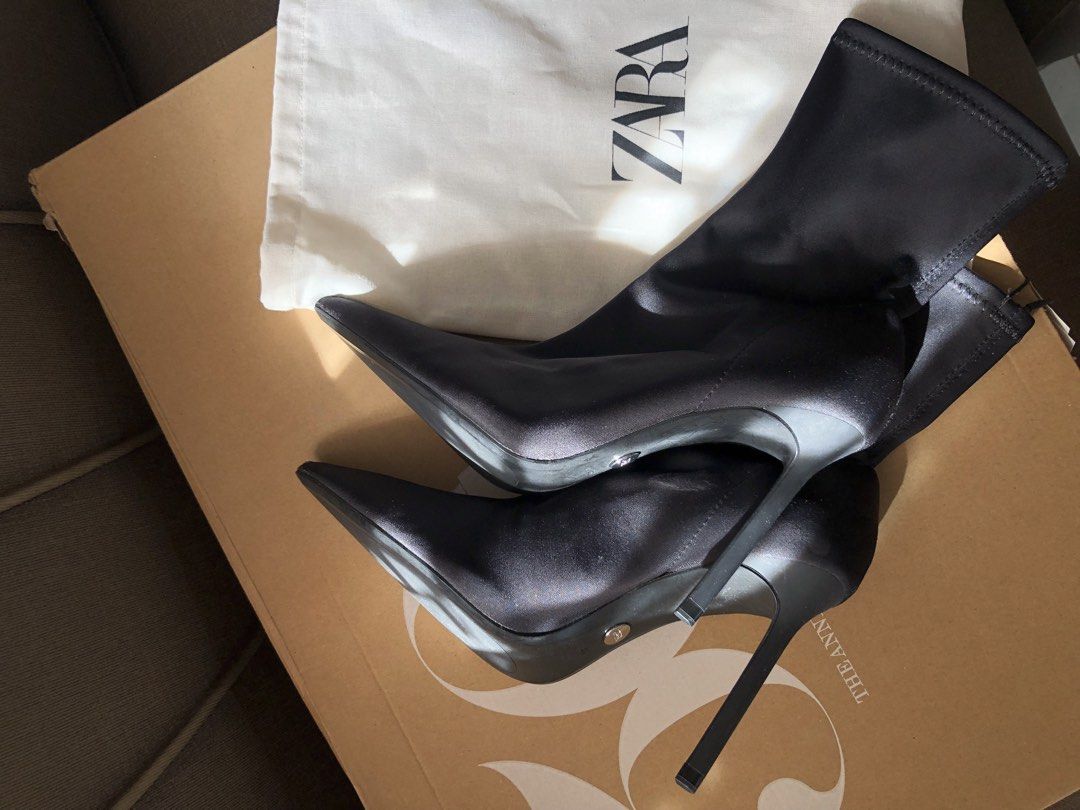 Zara Boots 36 BNWT (Category: Boots) located in Iloilo. Submitted by missy.zara (Listing ID 1461331342, Image 3). Description: Stiletto botts very sultry ka dito mii. Sleek and very ganda lng sya. Paperbag only po but will pack securely. .