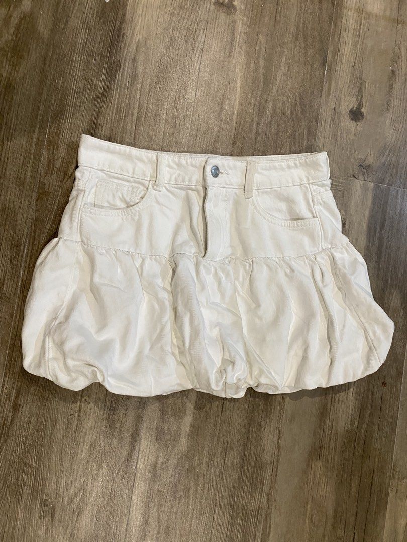 Zara denim bubble mini skirt (Category: Skirts) located in Quezon City. Submitted by swift_kenjie (Listing ID 1461498383, Image 2). Description: 29-31.