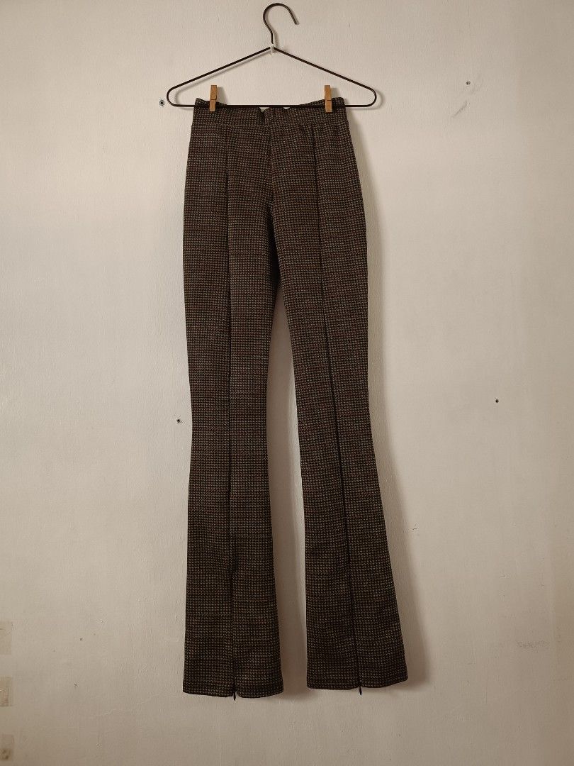 Zara Flared Trousers Houndstooth Pattern (Category: Other Bottoms) located in Manila. Submitted by shajanina.14 (Listing ID 1461468075, Image 2). Description: ZARA Original Preloved As good as new Small- US As per measuring tape, Waist- 25 to 34 inches Length- 43 inches .