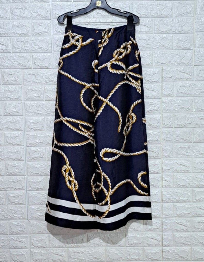 Zara High Waist Knot Print Cullotes (Category: Other Bottoms) located in Taguig. Submitted by authprelovedonlineshop2 (Listing ID 1461371848, Image 2). Description: Zara High Waist Knot Print Cullotes Like New Small Waist 26" L100cm Fashionable and Flowy Super nice Php788 🍀All items are preloved unless stated as brand new. 🍀Please manage your expectations. Major flaws will be indicated, if any. 🍀Color may vary due to lightning and photography.
