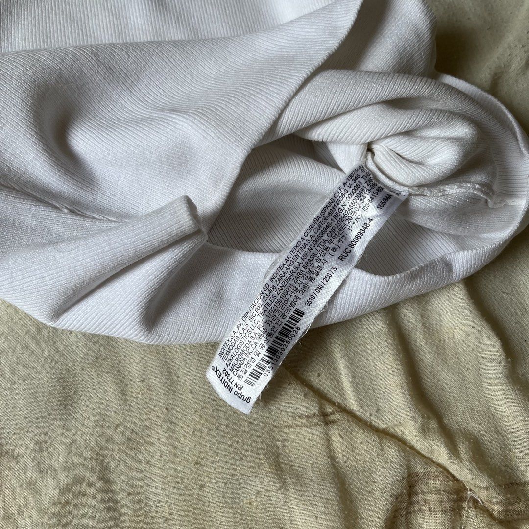 Zara Knit Top (Category: Others Tops) located in Davao. Submitted by byeooool (Listing ID 1461360367, Image 3). Description: xs-small no flaws at all actual when worn posted.