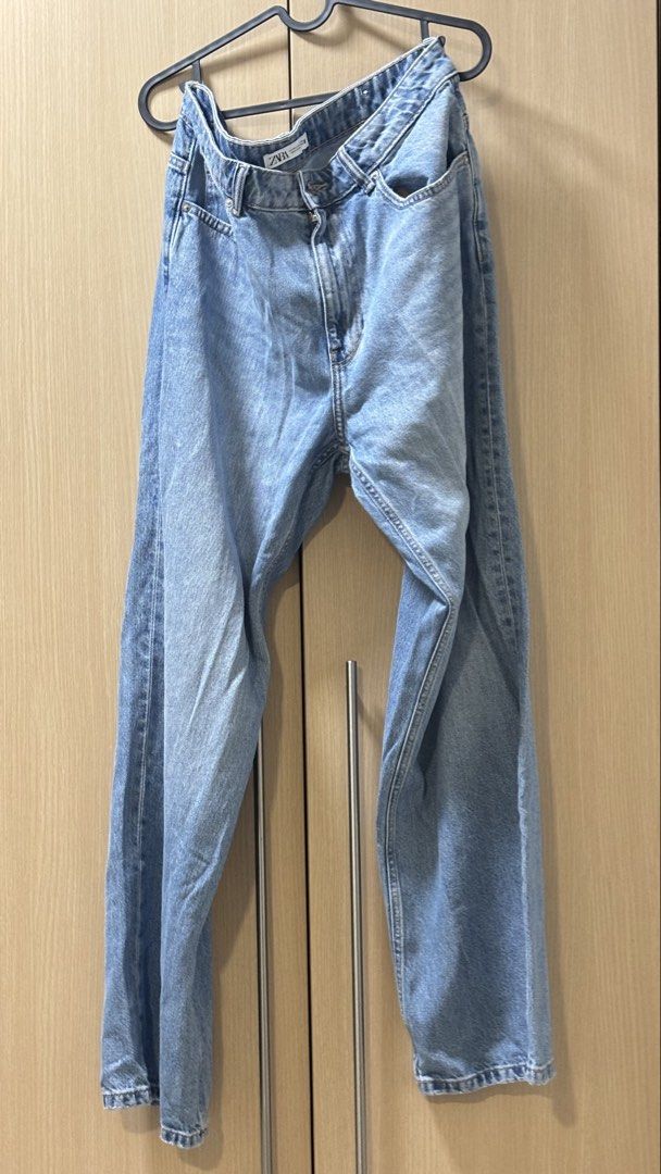 ZARA Light Wash Wide Leg Jeans (Category: Jeans) located in Quezon City. Submitted by shopwithfrance (Listing ID 1461551611, Image 2). Description: - Brand: ZARA - Color: Light Wash - Fit: Wide Leg - size 42 - with proof of purchase.