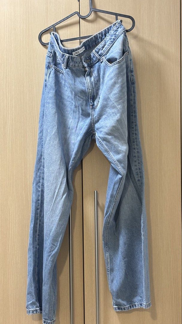 ZARA Light Wash Wide Leg Jeans (Category: Jeans) located in Quezon City. Submitted by shopwithfrance (Listing ID 1461551611, Image 1). Description: - Brand: ZARA - Color: Light Wash - Fit: Wide Leg - size 42 - with proof of purchase.