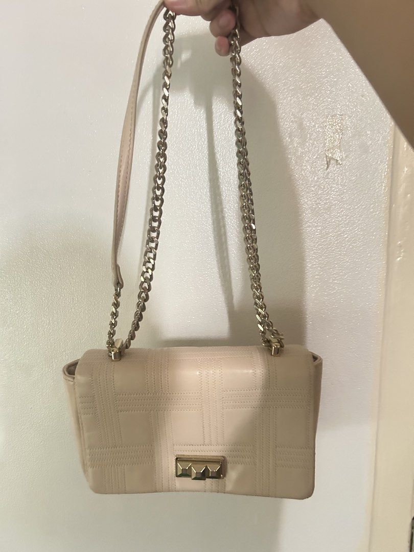 Zara Quilted Chain Shoulder Bag (Category: Shoulder Bags) located in Manila. Submitted by shivroy48 (Listing ID 1461337114, Image 3). Description: - Light pink Zara shoulder bag - Quilted pattern - Gold-tone turn-lock closure - Leather and metal chain strap - Comes with Zara dust bag - Versatile for casual or dressed-up looks.