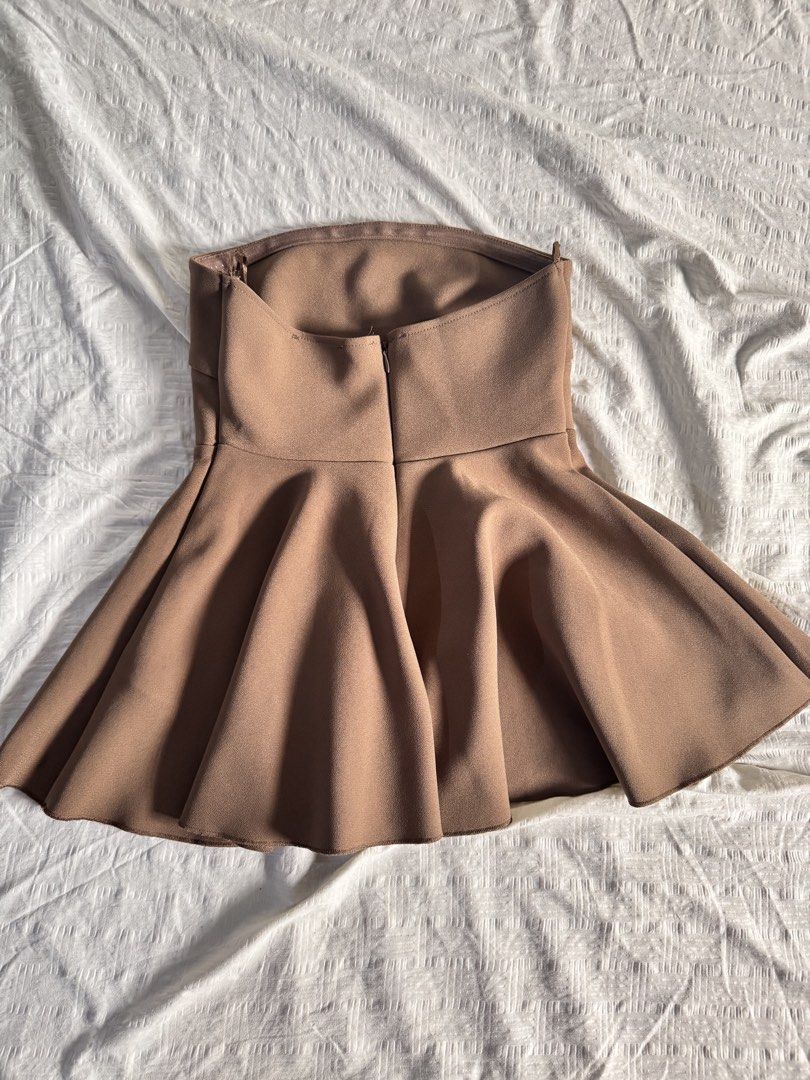 Zara Strapless Peplum Top - Size S (Category: Sleeveless) located in Las Pinas. Submitted by preiscloset (Listing ID 1461411841, Image 2). Description: - Zara tan strapless peplum top - Zipper closure at the back - Structured fabric for a flattering fit - Versatile: pairs well with skirts or pants - Ideal for night outs or special occasions.