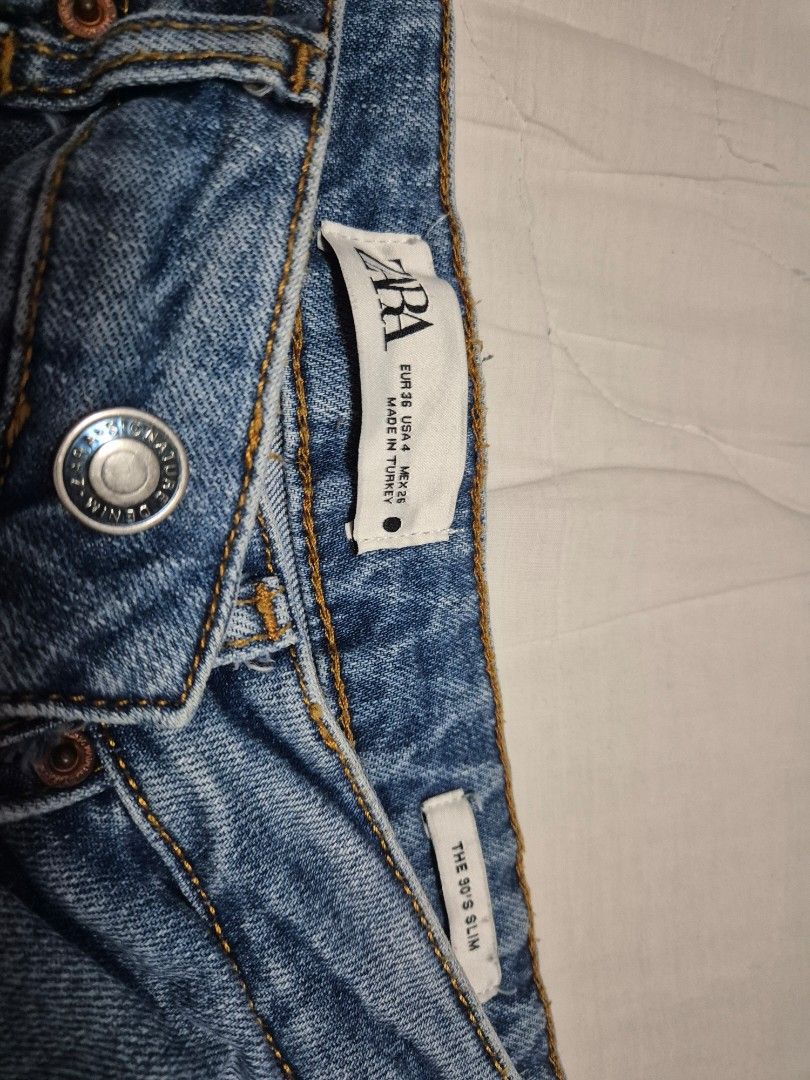 Zara The 90's Slim Jeans (Category: Jeans) located in Rodriguez. Submitted by DelaC (Listing ID 1461397858, Image 1). Description: - Zara 90's Slim Fit Jeans - Classic blue wash denim - Made in Turkey - Tag Size: EUR 36 / USA 4 / MEX 26 - Approximate Measurements: Waist 13" (flat), Inseam 30" - Ideal for everyday styling.