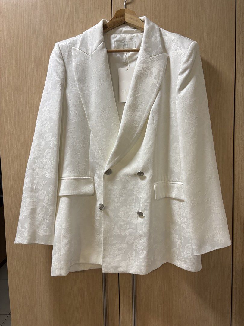 Zara White Jacquard Double-Breasted Blazer (Category: Coats, Jackets and Outerwear) located in Quezon City. Submitted by shopwithfrance (Listing ID 1461551304, Image 1). Description: - Zara White Double-Breasted Blazer - Beautiful all-over jacquard floral pattern - Two front pockets - Silver-toned buttons - Size: L - Condition: Never worn, with tags attached.