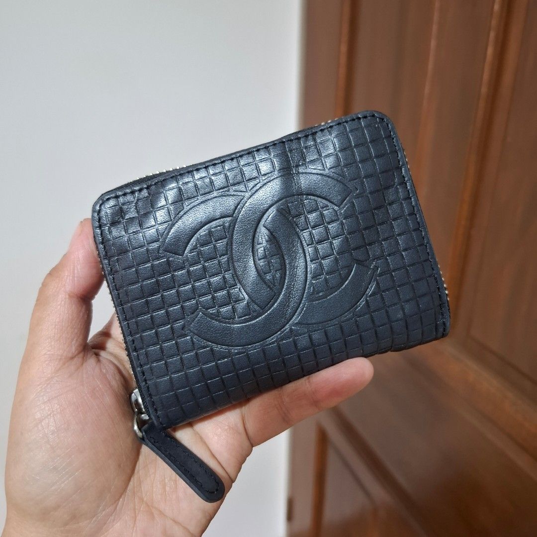Zip around Small Wallet (Free shipping) (Category: Wallets & Card holders) located in Baguio. Submitted by bycharmaebuys (Listing ID 1461342392, Image 1). Description: vintage black leather wallet Brand: Chanel Self-Authenticate 💯 ‼️ SALE PRICE: 890.00, FREE SHIPPING NATIONWIDE‼️ First to pay basis Small Size, Zip around, Unisex Dimension: 11cm by 8.5cm by 2cm Genuine Leather Material Black Color, silver hardwares Compact and handy Smooth Zipper