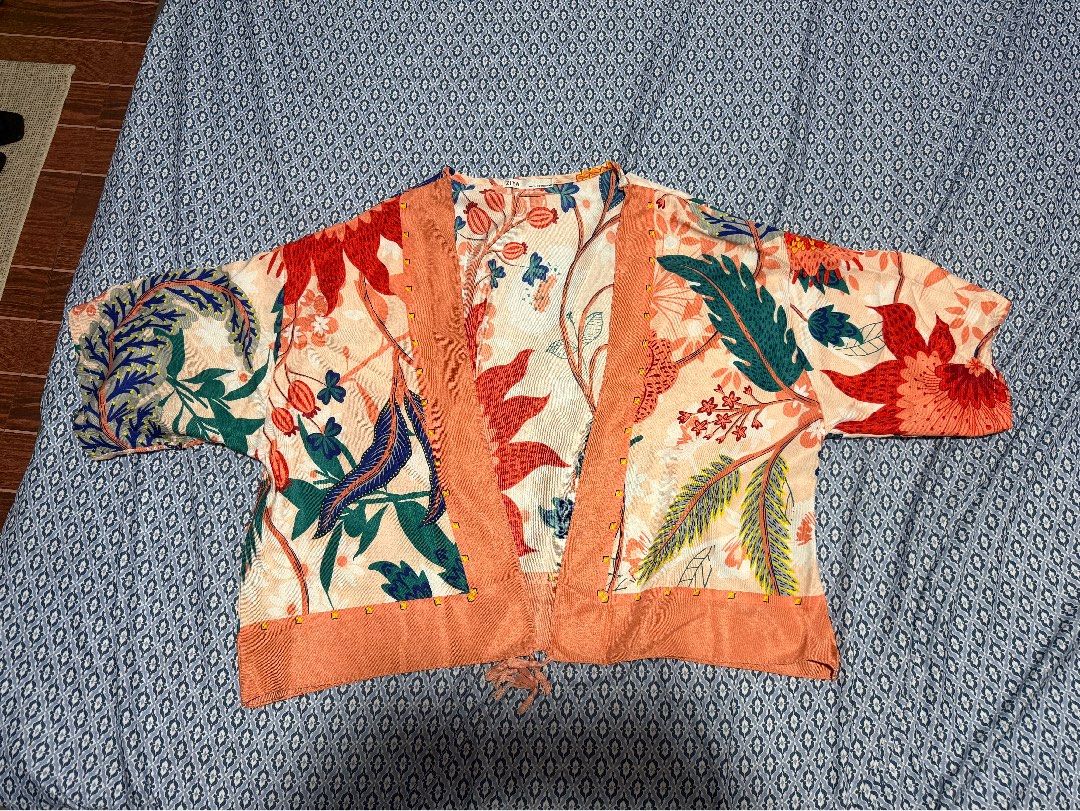 Ziya Kimono Top (Category: Others Tops) located in Tarlac. Submitted by shopaholic924 (Listing ID 1461480022, Image 1). Description: Ziya Kimono Free size .
