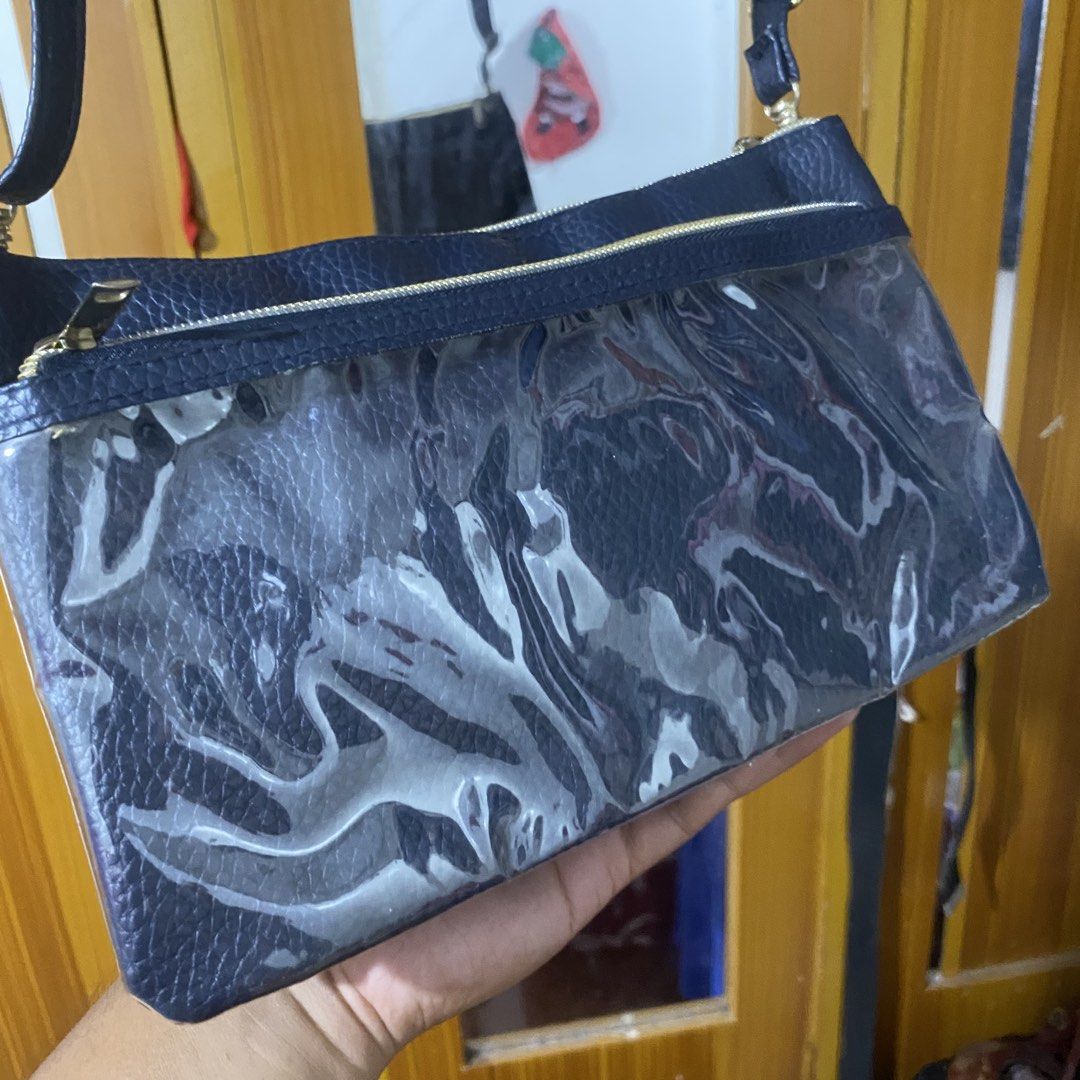 ZUUCa Type ZU-91 Leather Utility Sling Bag (Category: Sling Bags) located in Manila. Submitted by 4114thrifts.ph (Listing ID 1461486128, Image 3). Description: Item Name: ZUCCa Type ZU-91 Leather Utility Sling Bag (Details) • Condition: Very Good Condition • Color Rate: 9.6/10 • Issue/s: Super Minimal Sign of Usage Mine: 1,450 Free Shipping 📥 Dasmariñas City, Cavite, 4114📍.