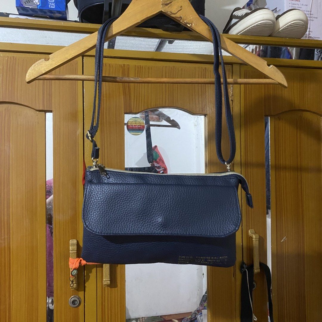 ZUUCa Type ZU-91 Leather Utility Sling Bag (Category: Sling Bags) located in Manila. Submitted by 4114thrifts.ph (Listing ID 1461486128, Image 1). Description: Item Name: ZUCCa Type ZU-91 Leather Utility Sling Bag (Details) • Condition: Very Good Condition • Color Rate: 9.6/10 • Issue/s: Super Minimal Sign of Usage Mine: 1,450 Free Shipping 📥 Dasmariñas City, Cavite, 4114📍.
