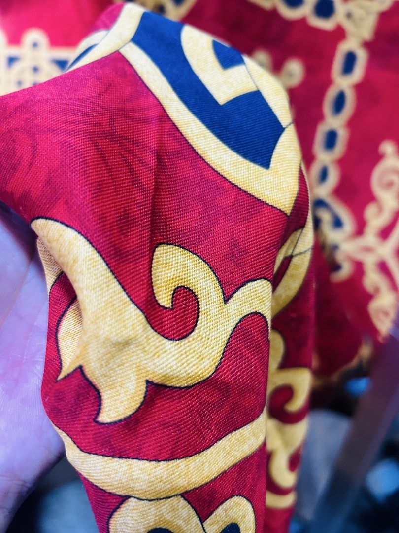100% Polyester Made in Italy Scarf (Category: Scarves) located in Manila. Submitted by starbalesukandjapansurplus (Listing ID 1461572881, Image 3). Description: - Eye-catching red and blue scarf - Elegant gold Celtic knot pattern - Material: 100% Polyester - Origin: Made in Italy - Care: Do not bleach, wash deep colours separately - Adds a stylish pop of colour to any outfit.
