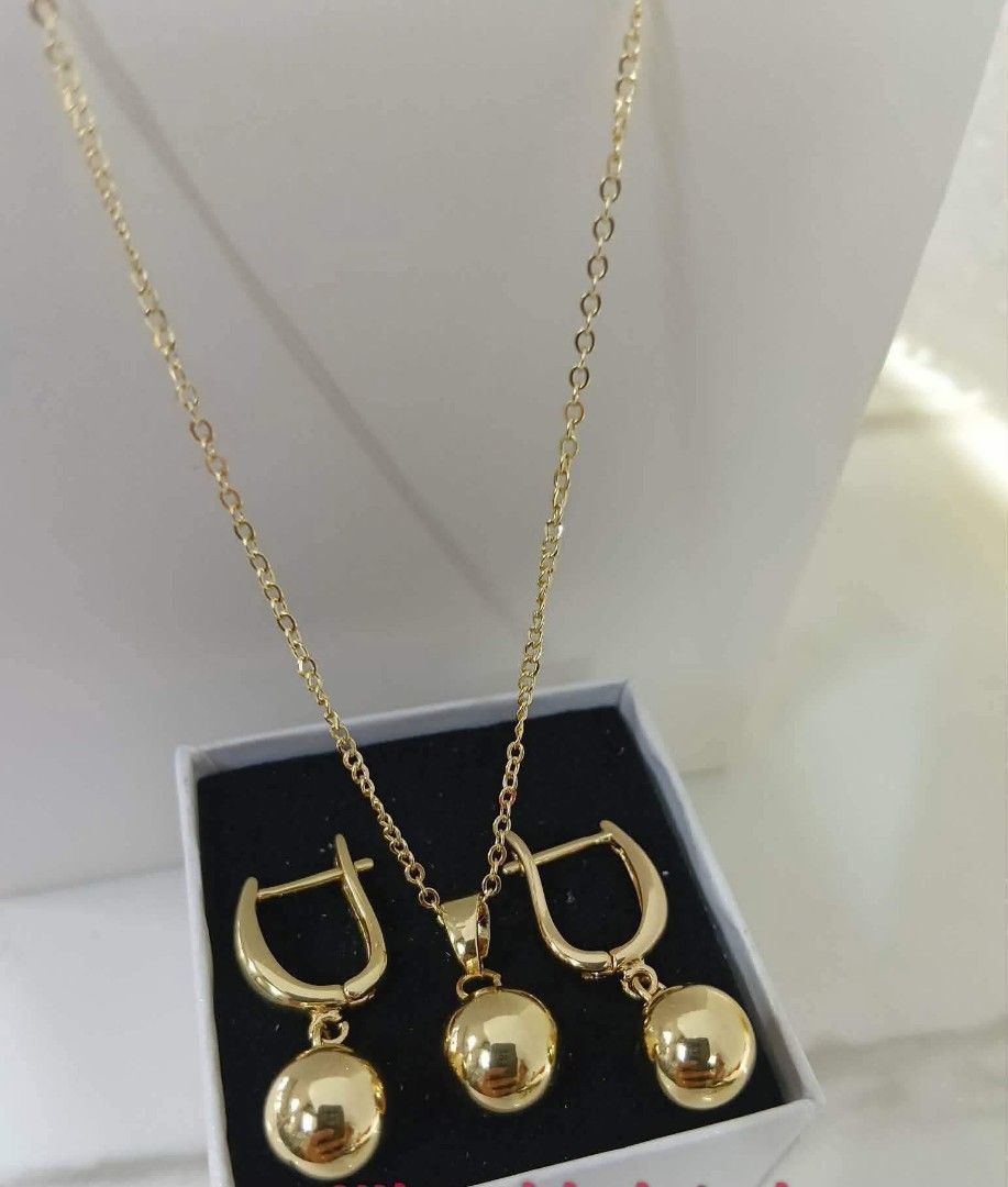 14K Vermeil Gold 2n1 Set (Category: Necklaces) located in Caloocan City. Submitted by cheskhaionlinestore2.0 (Listing ID 1461788466, Image 2). Description: New Collection 🥰 14K Vermeil Gold SUPER SALE 💕 2n1 Set ₱950 only 📌 What is Vermeil Gold? 14K Vermiel Gold Gold vermeil (pronounced ver-may) is a high-quality type of gold-plated jewelry defined by a sterling silver base metal, a thick gold layer (at least 2.5 microns), and a gold purity of 