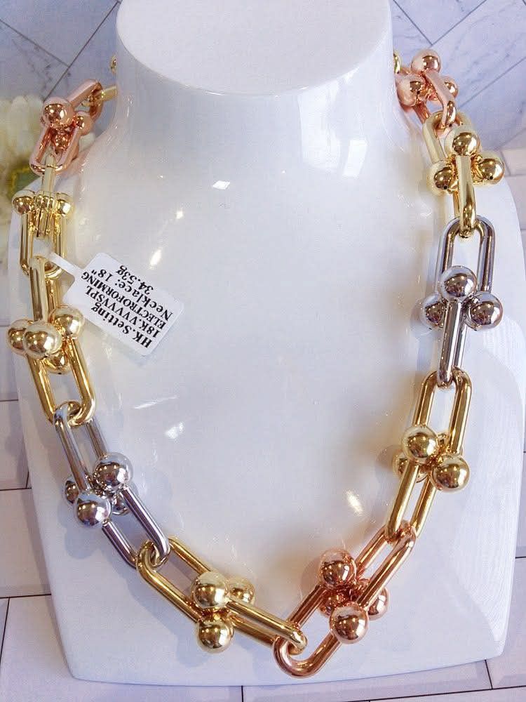 18k Hk setting gold electroform tricolor hardware necklaces (Category: Necklaces) located in Manila. Submitted by bhelgoldseller2ndaccount (Listing ID 1461598808, Image 2). Description: New!!✨New!!✨New!! Authentic 18k Hk Golds 💯pawnable/naisasanla 💯with high appraisal rate 💯good investment 💯Direct supplier price 👉OPEN for resellers 🌺please take time to evaluate their actual sizes and grams 👉Best panggift for all occasions ✅ Sold per grams 