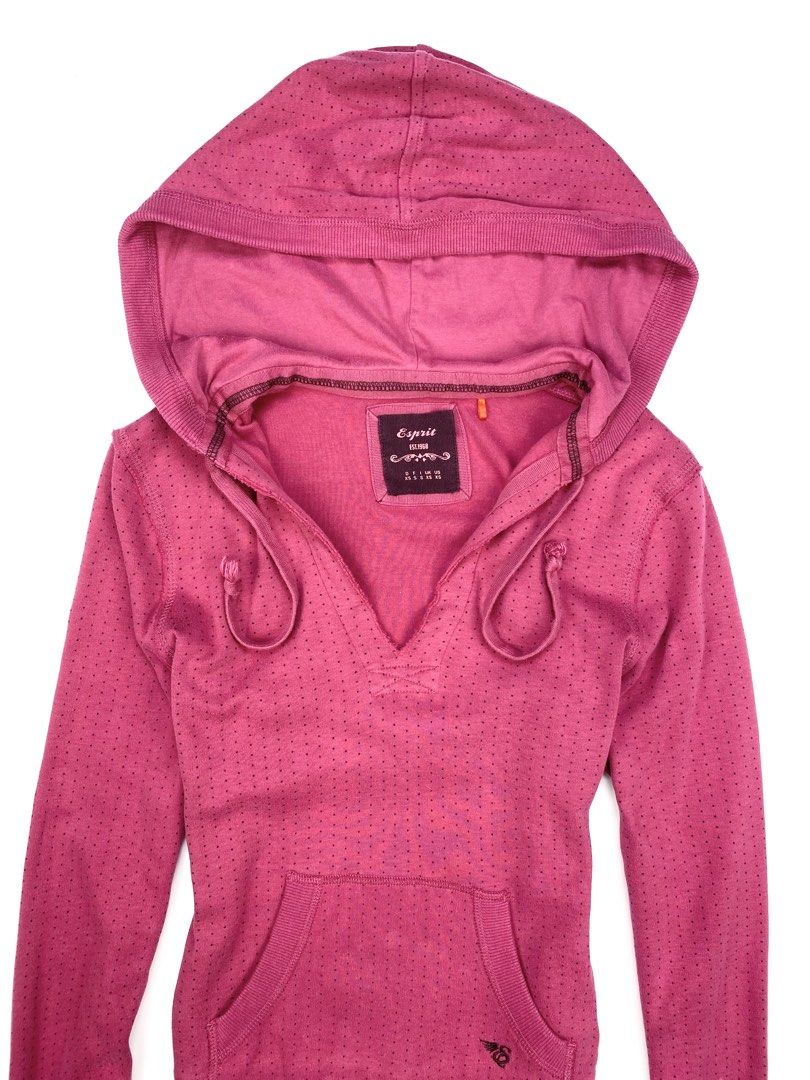 2000’s Esprit Hot Pink V-neck Pull over Hoodie (Category: Coats, Jackets and Outerwear) located in Angeles City. Submitted by fruits.ph (Listing ID 1461680744, Image 2). Description: Measurements B:17.5” W:14” L:20.5” Sleeve Length:24”(from tip of shoulder to sleeve hem) Size on Tag: XS Best Fit: M-L *Flat lay measurements* Mannequin Size: M (34”; 25”) Color Rate: 9/10 Flaws: None Fabric Type: Cotton/ Stretchable Fabric ***Color may vary due to l