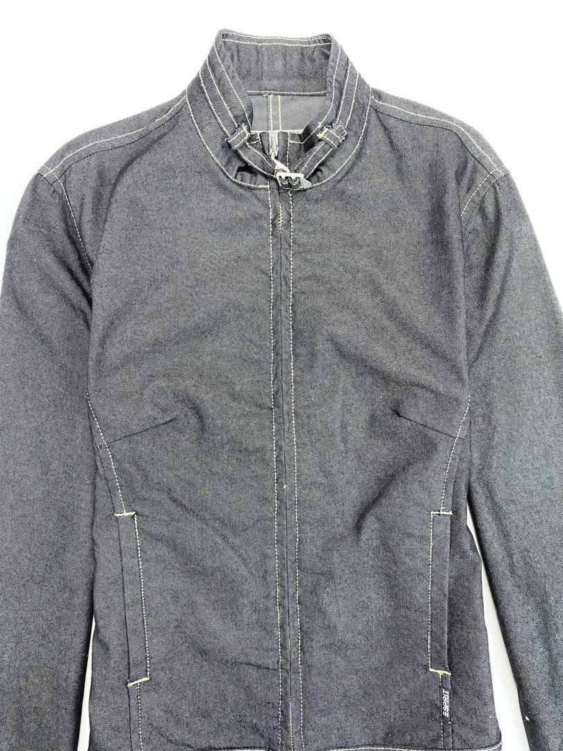 2000’s Esprit Zip-Front Mock Neck Denim Jacket (Category: Coats, Jackets and Outerwear) located in Angeles City. Submitted by fruits.ph (Listing ID 1461683373, Image 2). Description: Measurements B:17.5” W:16.5” L:22” Sleeve Length:24”(from tip of shoulder to sleeve hem) Size on Tag: S Best Fit: M-L *Flat lay measurements* Mannequin Size: M (34”; 25”) Color Rate: 10/10 Flaws: None Fabric Type: Denim/ Non Stretch Fabric ***Color may vary due to li