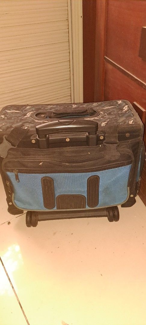 2 hawk bag Rolling Luggage Bag with Multiple Compartments (Category: Luggage) located in Quezon City. Submitted by jocylingo.1 (Listing ID 1461710167, Image 3). Description: - Stylish camouflage print rolling luggage - Main compartment for essentials - Front compartment with a cool blue accent - Convenient side pockets for extra storage - Extendable handle for easy pulling - Smooth-rolling wheels for effortless transport - Ideal for travel, schoo