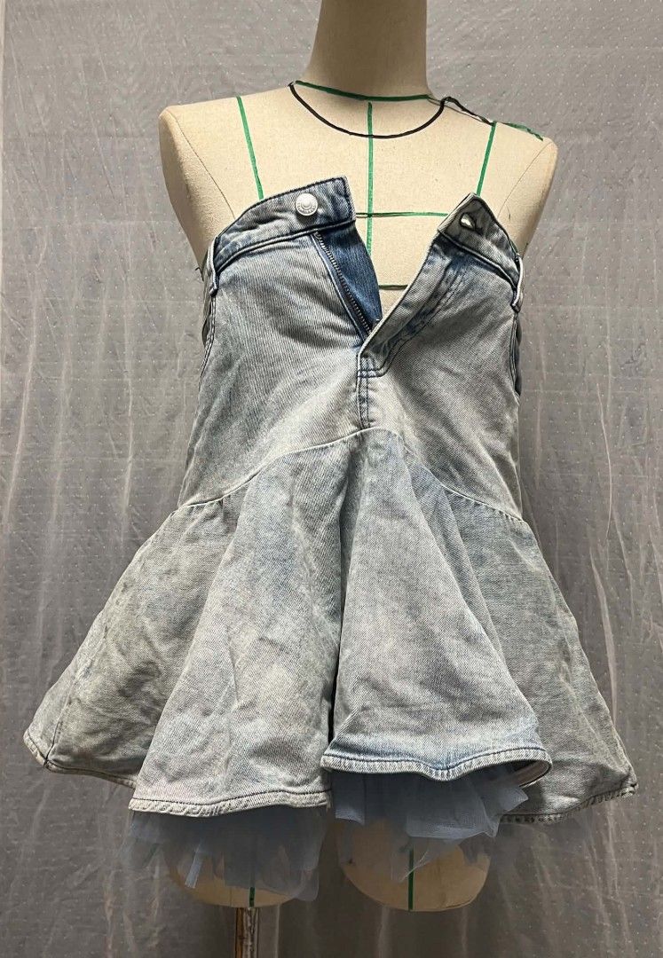 2 way wear denim skirt (Category: Skirts) located in Manila. Submitted by elliejenner (Listing ID 1461743565, Image 2). Description: .