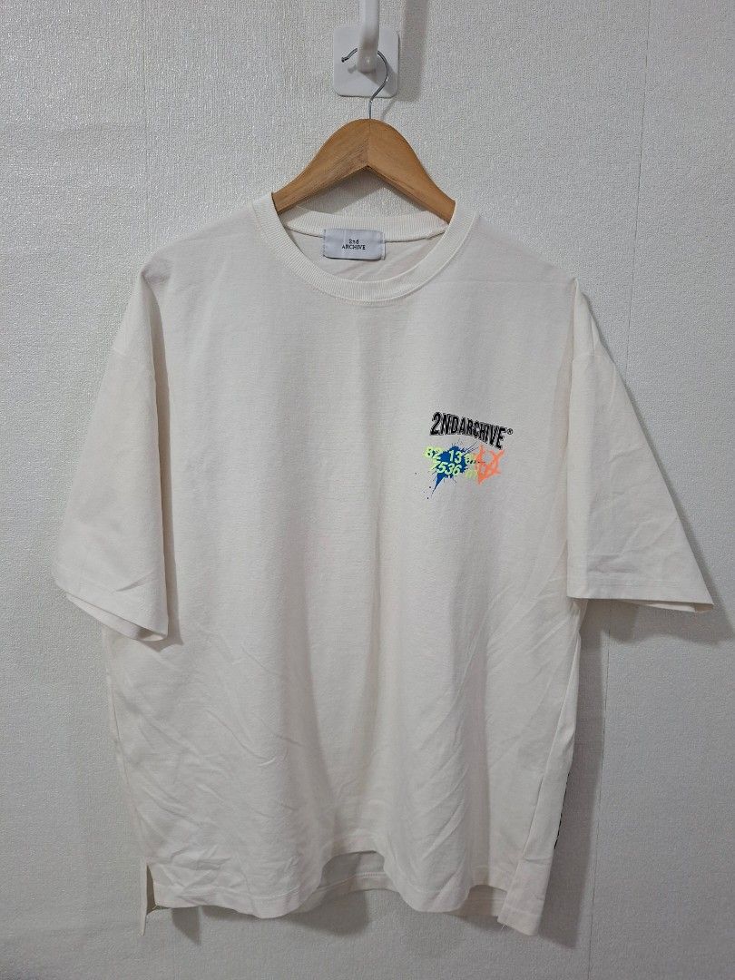 2nd archive new york tee (Category: Tshirts & Polo Shirts ) located in Cavite. Submitted by labbudds20 (Listing ID 1461693512, Image 2). Description: 2nd archive new york tee Korean street wear brand one size oversized heavy cotton armpit to armpit 24 inches length 28 inches excellent condition see pictures for details.