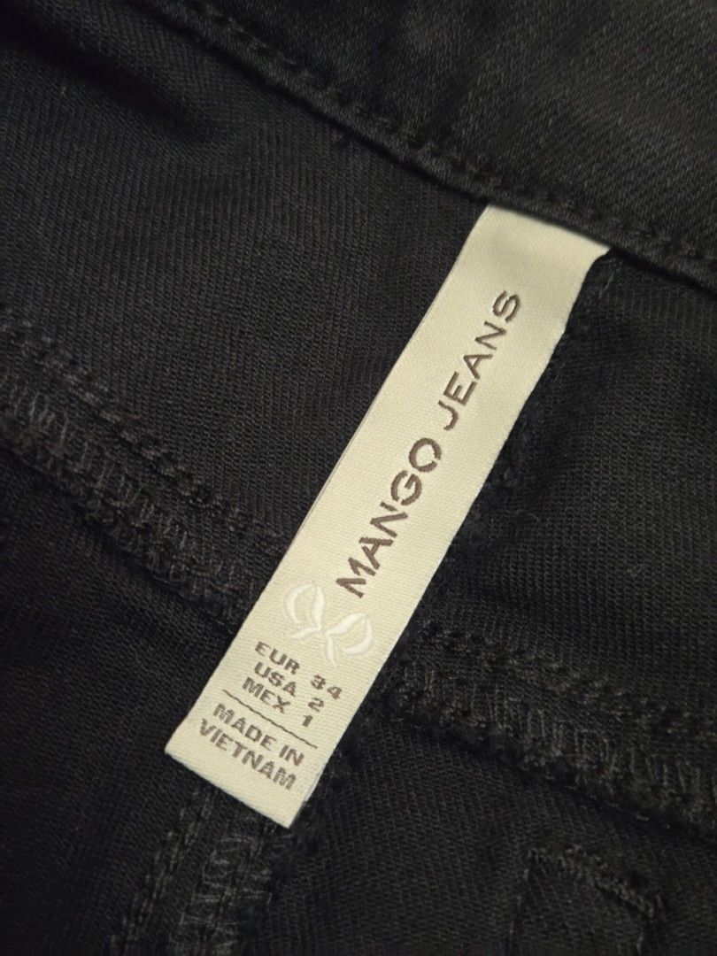 2pc mango shorts black and white (Category: Shorts) located in Manila. Submitted by chocomoose (Listing ID 1461586885, Image 2). Description: xs price is for 2pc yung white may flaw small butas. see pic.